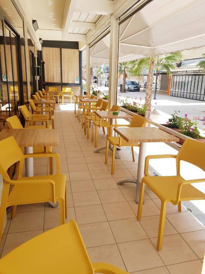 Hotel La Plage Cattolica Exteriör bild