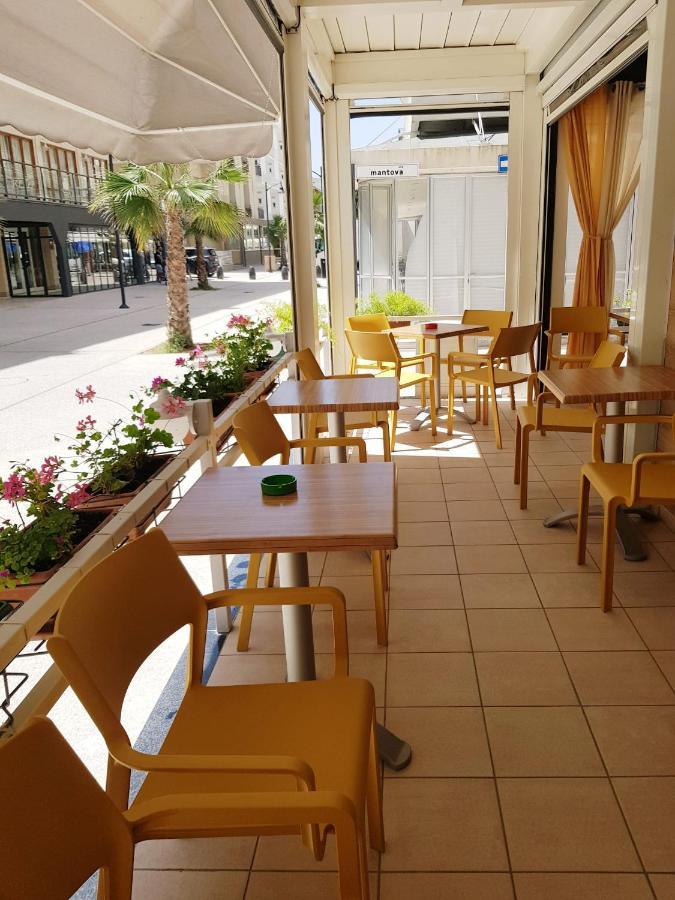 Hotel La Plage Cattolica Exteriör bild