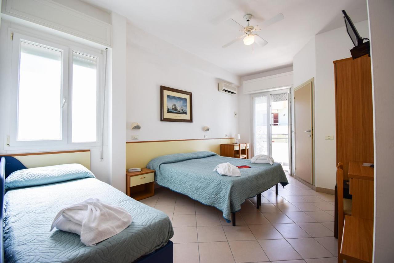 Hotel La Plage Cattolica Exteriör bild