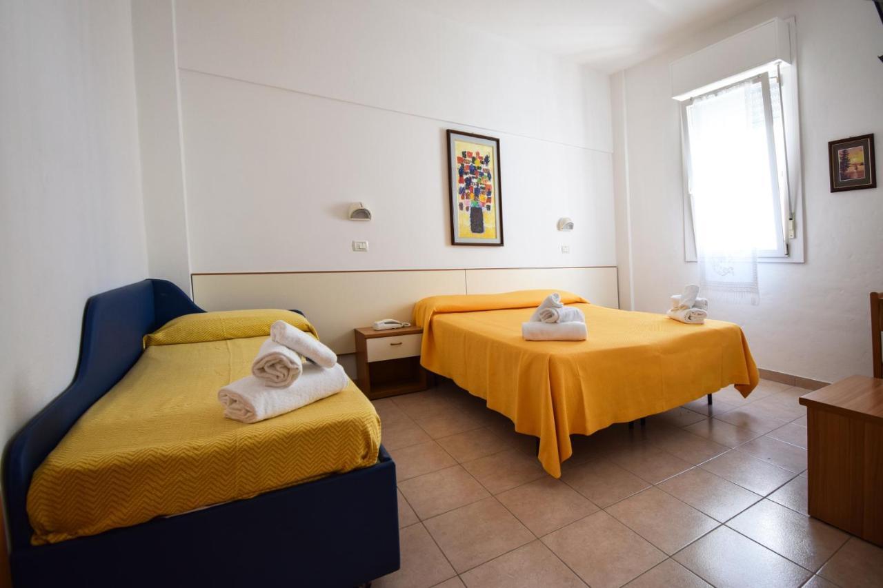 Hotel La Plage Cattolica Exteriör bild