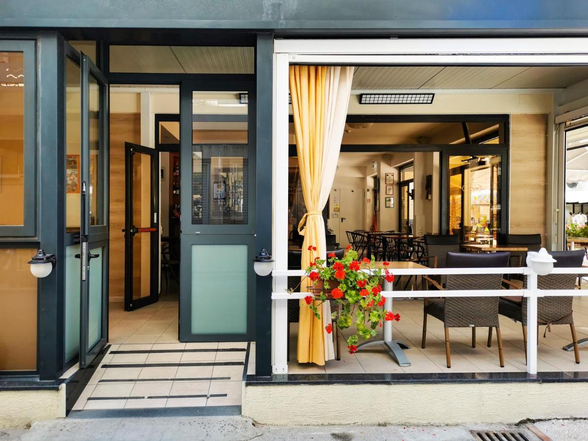 Hotel La Plage Cattolica Exteriör bild