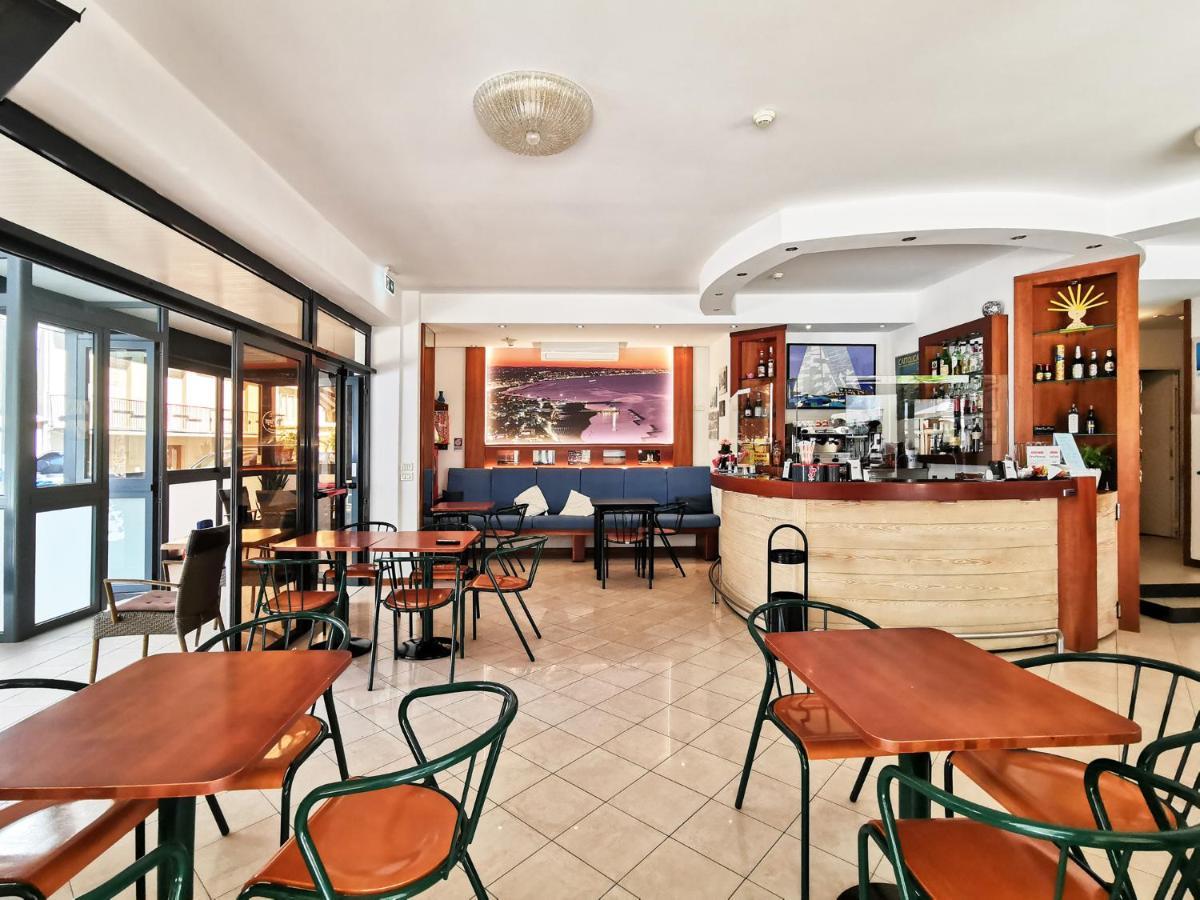 Hotel La Plage Cattolica Exteriör bild