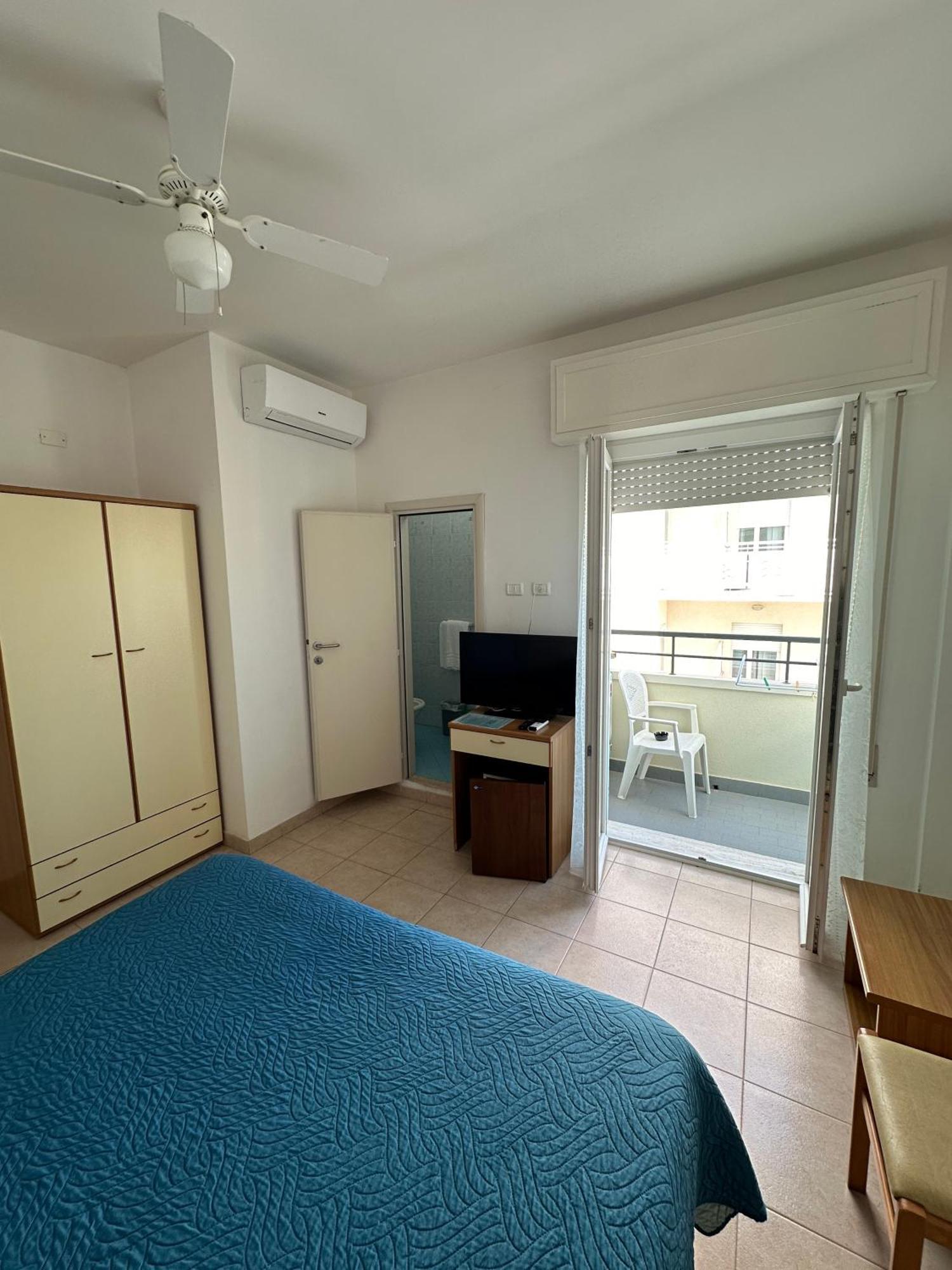 Hotel La Plage Cattolica Exteriör bild